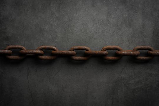 الصدمة التي يسببها الممولون: كيف تُشكّل وعي قادة المنظمات غير…