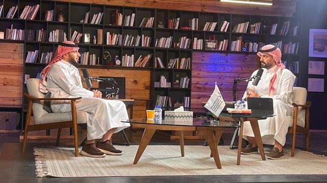 مع حامد الذيابي على المسرح: قراءة في ندوة الاستدامة المالية لل…